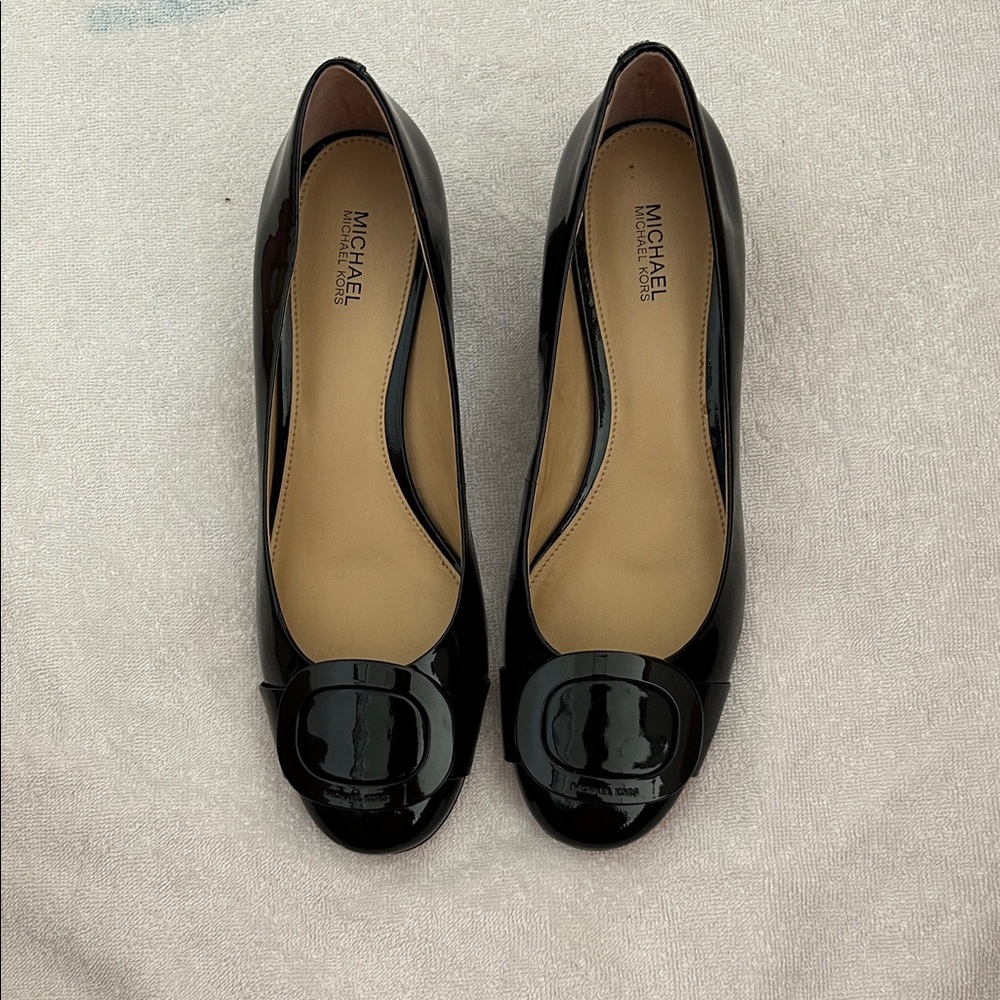 Michael Kors Pauline Black Patent Leather Round Toe Block Heel Pump Size 9M